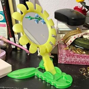 1960s Flower Design travel Mirror - Yellow and Green